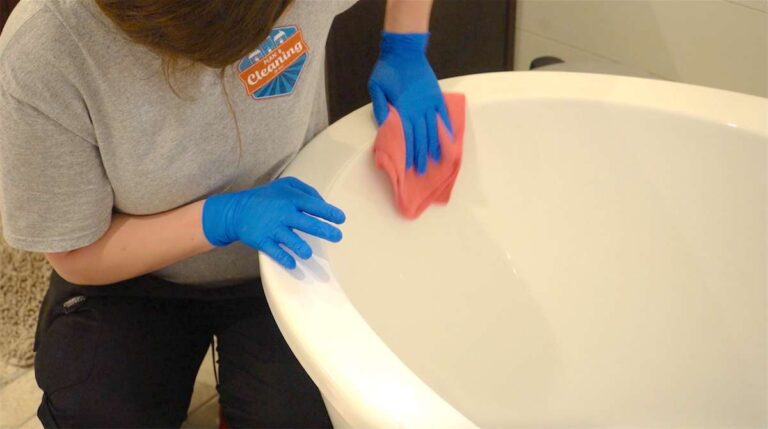 nontoxic cleaning products for your bathroom