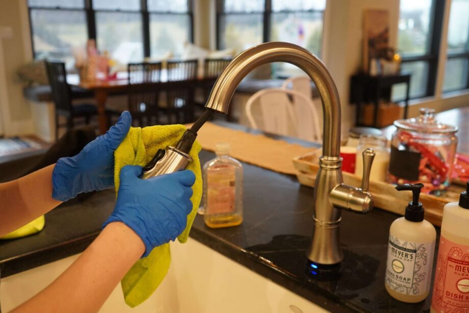cleaning with vinegar